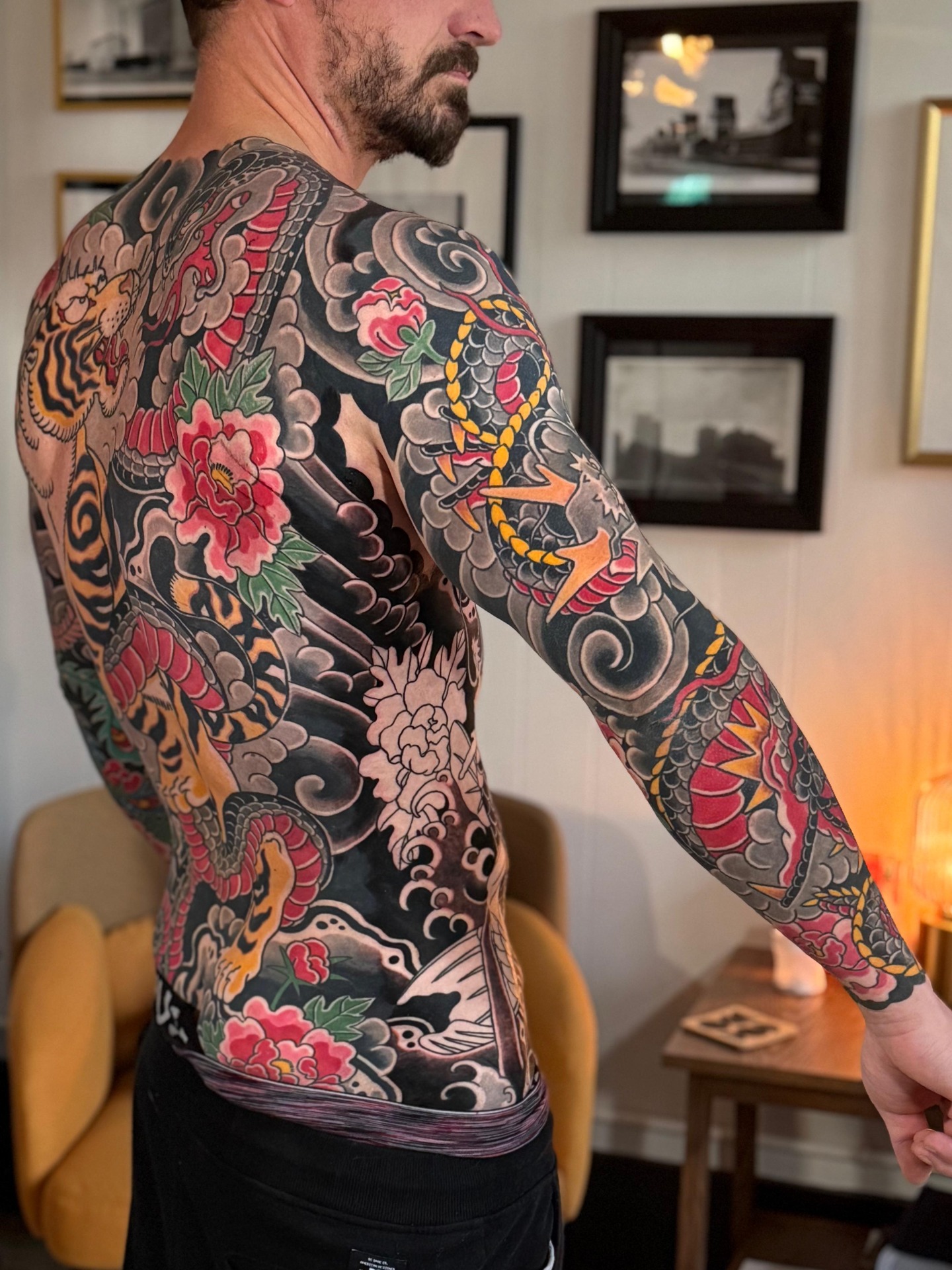 Seni tatu irezumi penuh tradisional Jepun