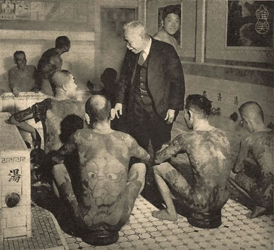 Dr. Fukushi Masaichi berinteraksi dengan komuniti bertatu di rumah mandi