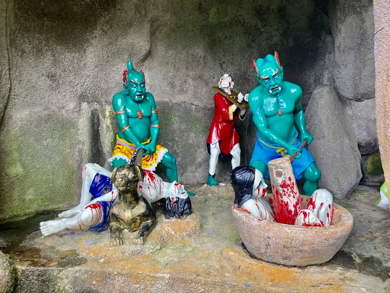 Syaitan menumbuk pesalah dalam lesung batu