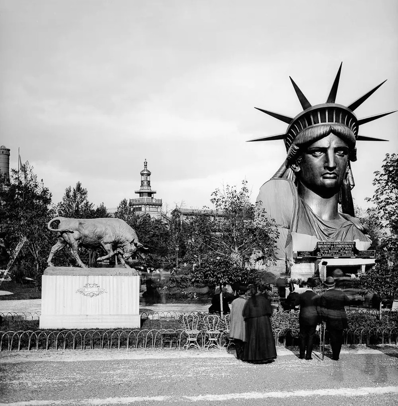 Kepala Patung Liberty dipamerkan di Exposition Universelle Paris 1878