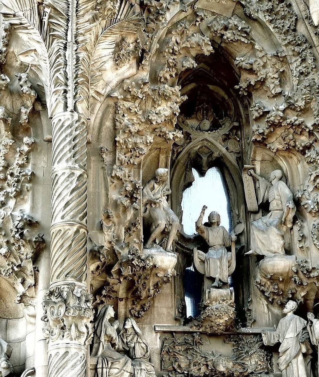 Arkib pembinaan awal dan model plaster Sagrada Família