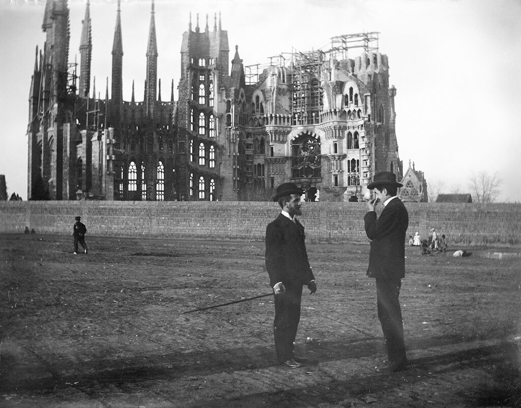 Kripta bawah tanah tempat persemadian Antoni Gaudí