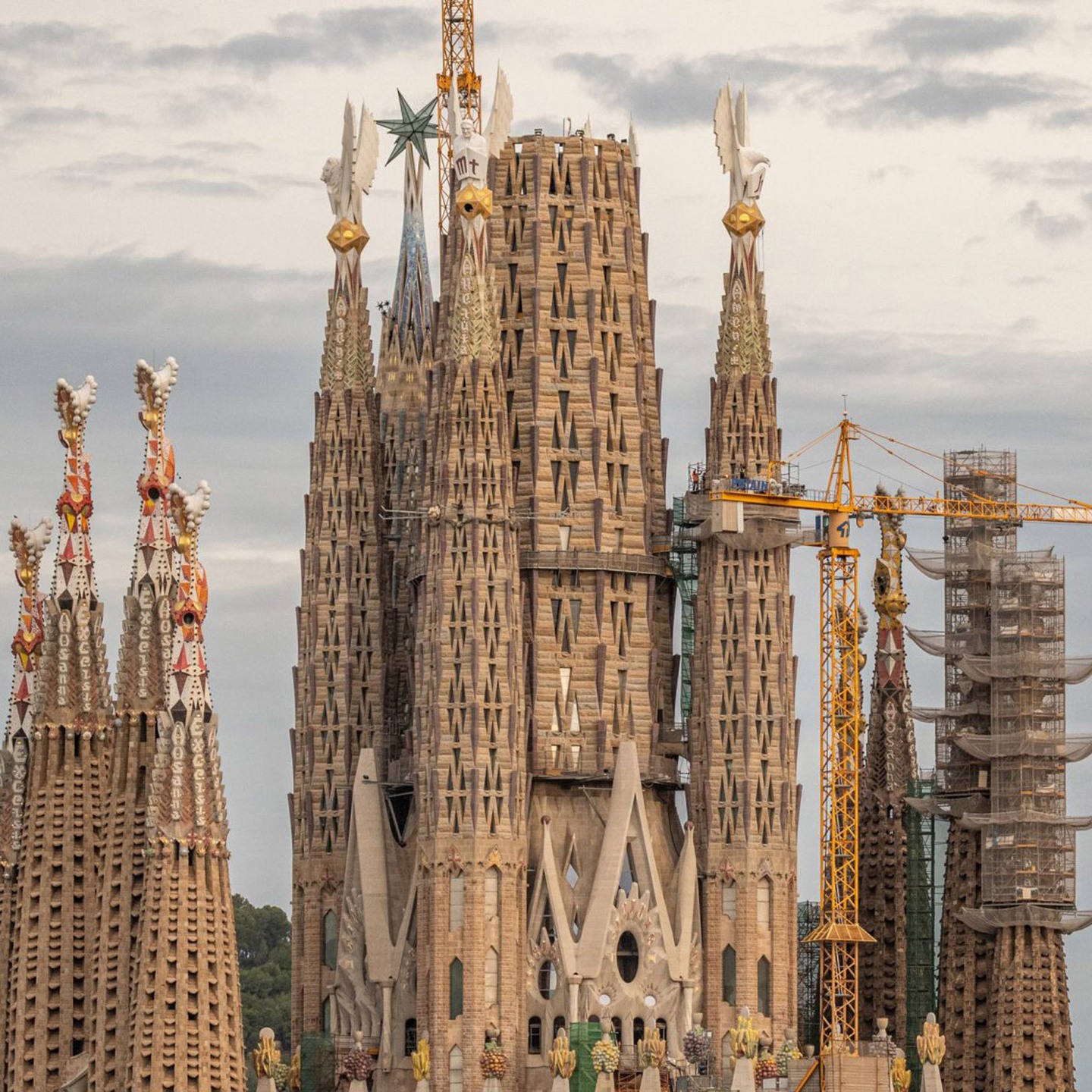 Siling kubah dalaman Sagrada Família