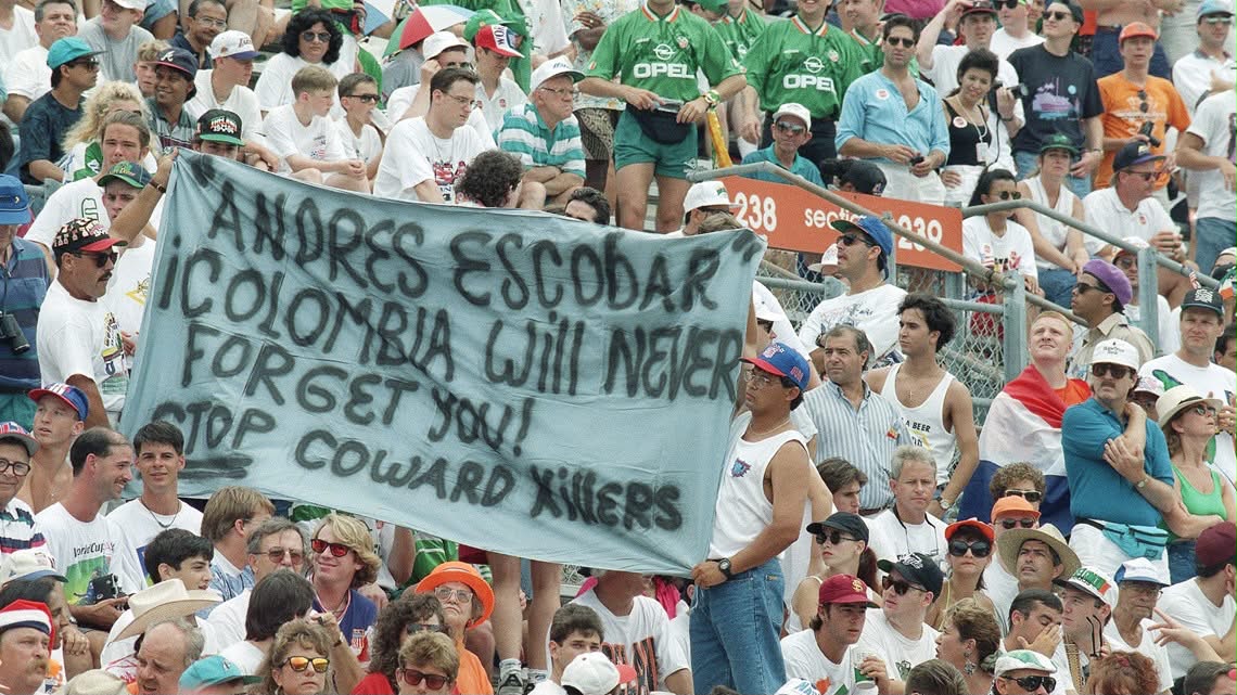 Detik gol sendiri Andrés Escobar menentang Amerika Syarikat di Stadium Rose Bowl